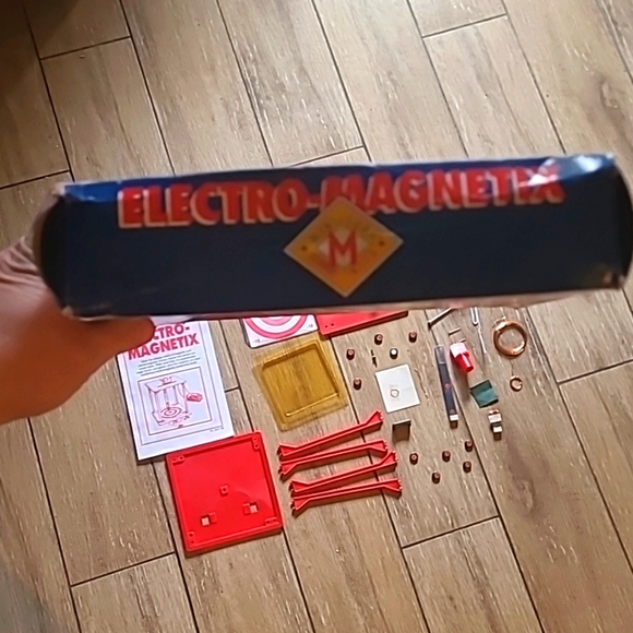 Electro-Magnetix Mini Labs Science Kits (1993) Over 30 Experiments - Picture 10 of 11